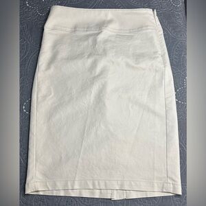 Willi Smith Women’s Cream Skirt Size 2